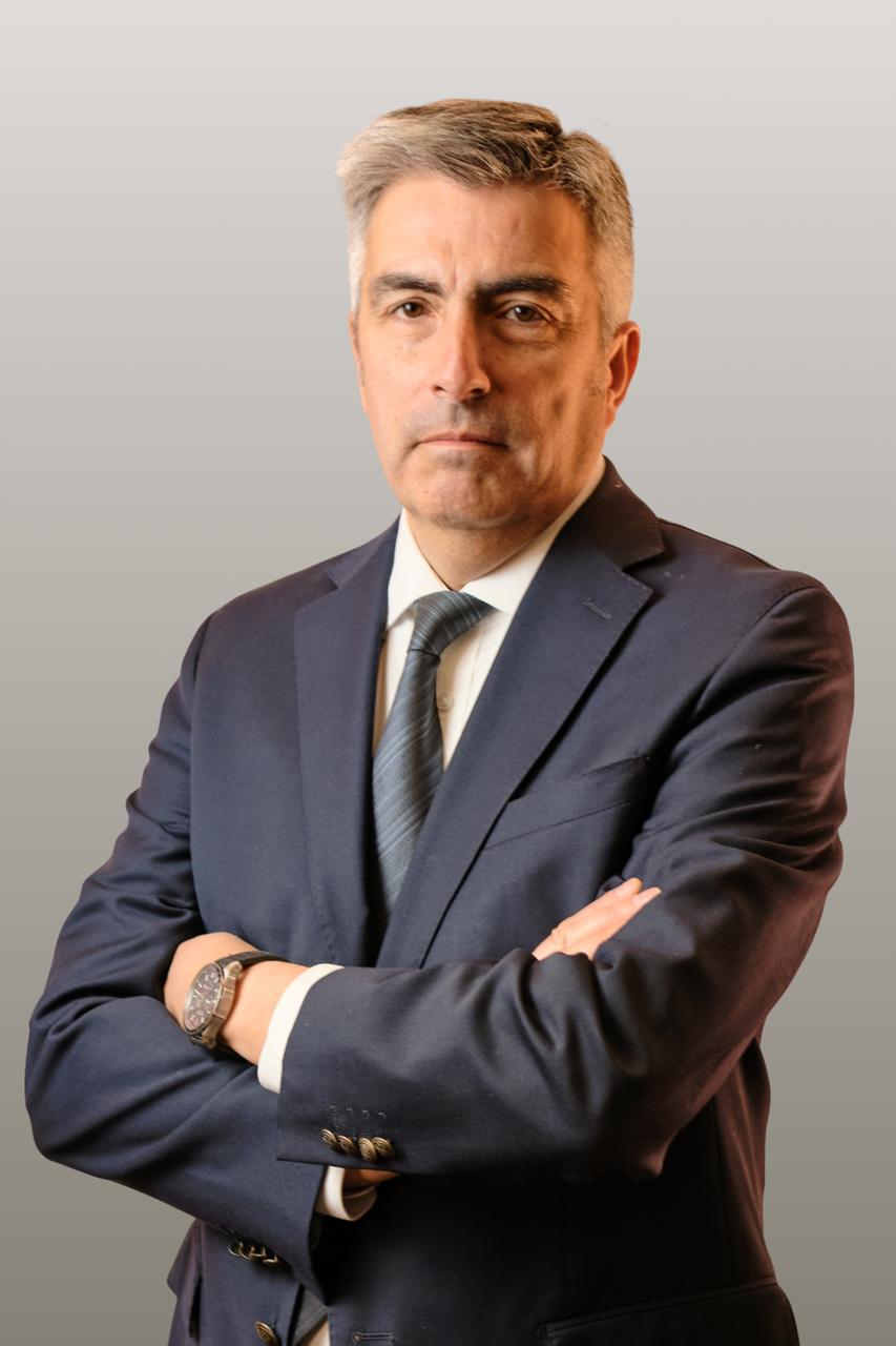 Retrato corporativo, brazos cruzados